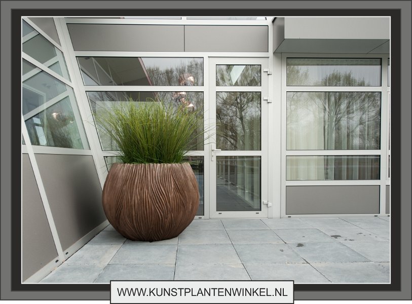 river bows brons met river gras